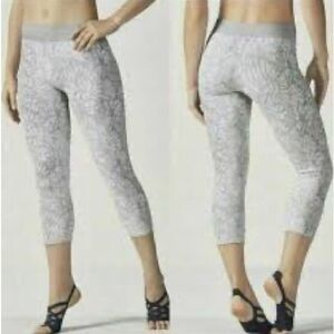 𝅺fabletics Sebastian floral jacquard cropped leggings size 2X